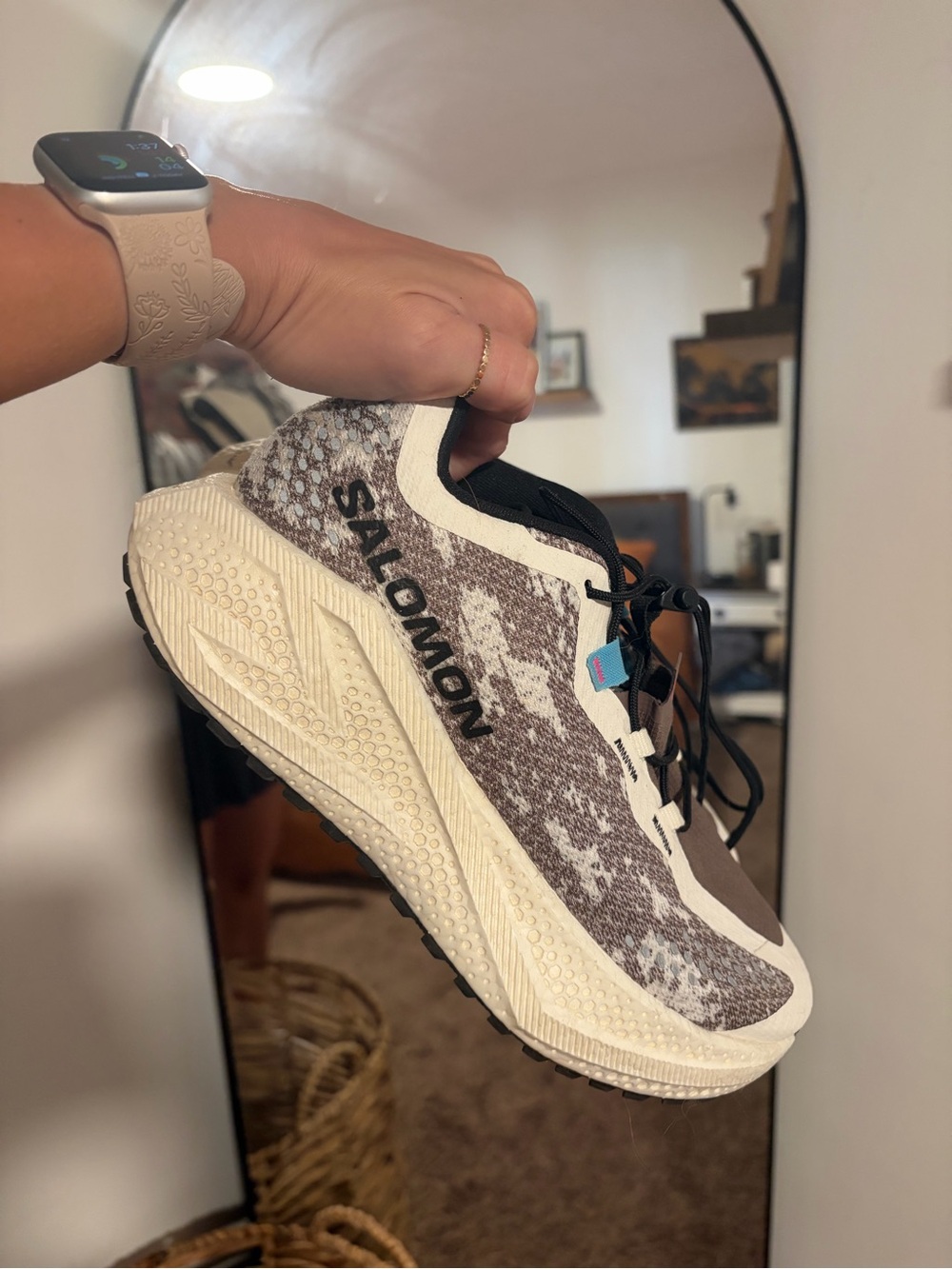 Salomon Women’s Aero Glide 4 GRVL (Gravel) Size 8 in Vanilla Ice